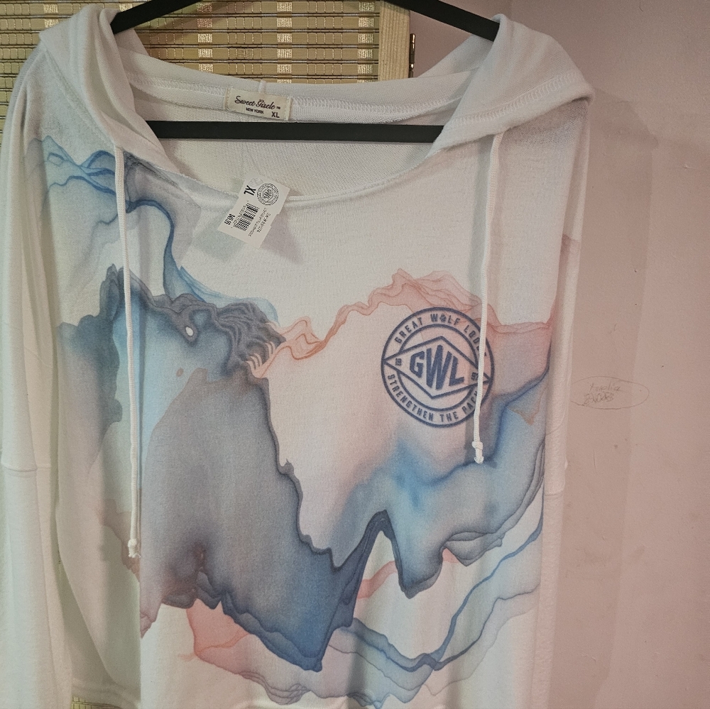 Women's White Sweet Gisele Great Wolfe Lodge Soft Hoodie XL NWT